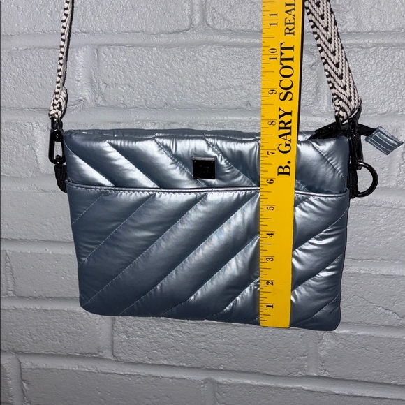 ๐ฆ Think Royln Diagonal Bum Bag. Pearl Gray/Ice Blue. Excellent Condition! - Picture 13 of 15